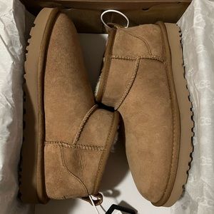 UGG Womens Classic Ultra Mini Boot Size 9